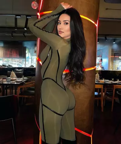 Alexa, 25 years old, Asian escort model in Dubai, 165cm, Brunette hair